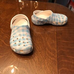CROCS Kids Gingham Clogs in Light Blue and White
